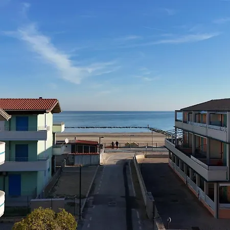 F003 - Fano, Trilocale Con Terrazzino A 30mt Dal Mare *